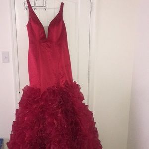 This is a beautiful lively prom dress!!!!